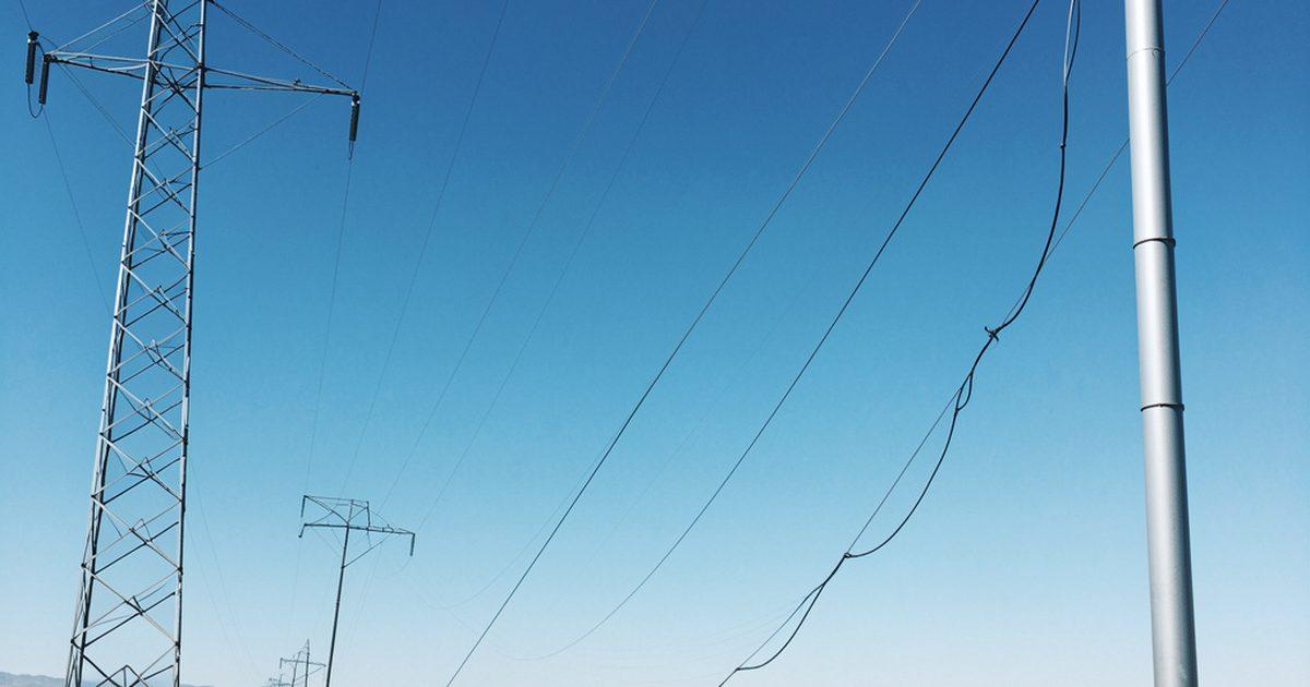 Comparativa torre de celosía vs poste tubular de acero en línea de transmisión eléctrica PLS-CADD